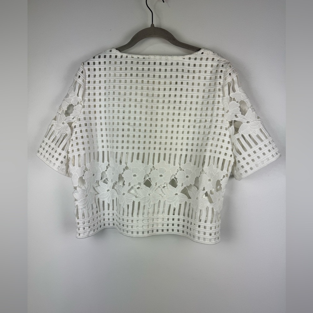 Dolce Cabo Short Sleeve Lace Lattice Top, White, Size Medium - Picture 5 of 9